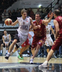 Canestri importanti quelli di Jonusas (Foto Giuseppe Melone)