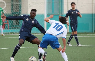 Simon Ezeadi in azione