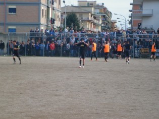 La Frattese festeggia per il trionfo a Casagiove (foto Domenico Vastante)