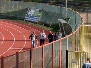 Maiuri a fine allenamento con i cinque atleti fuori rosa