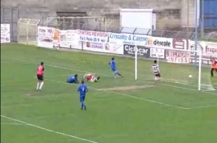 La rete dell'1-0 del Matera con Quaquarelli contro la Puteolana