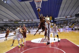 Un'azione di gioco al 'Taliercio' (Foto reyer.it)