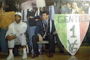 Gentile e Frank durante la festa scudetto al Palamaggiò