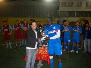 Premiato il capitano Nicholas Malle Ndieye (foto Domenico Vastante) 