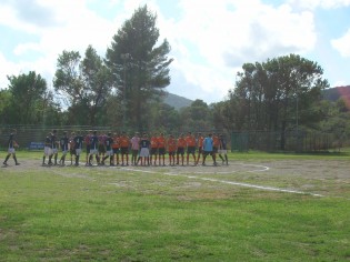 Le squadre al centro del campo (foto Antimo Cusano)