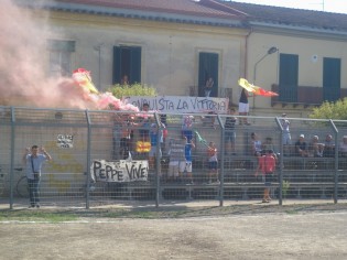 I tifosi giallorossi al Comunale (foto Domenico Vastante)