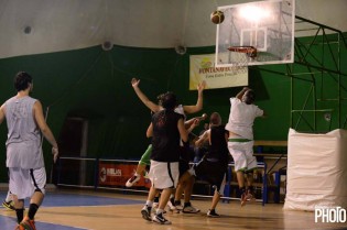 Un'azione di gioco del match (Foto Giuseppe Melone)