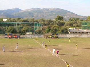 Il calcio d'inizio del secondo tempo (foto Antimo Cusano)