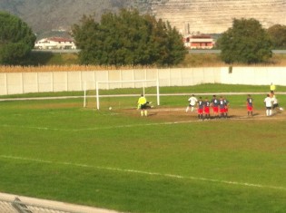 Il rigore con cui Caterino sblocca la partita (foto Antimo Cusano)