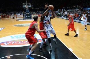 Roberts in azione contro Milano (Foto Giuseppe Melone)