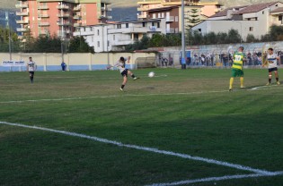 Il goal a volo di Prisco (foto Andrea Salzillo)