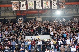 I tifosi della Juvecaserta (Foto GIuseppe Melone)