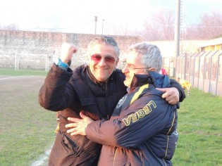 La gioia di mister Santonastaso e del ds Perrotta a fine gara