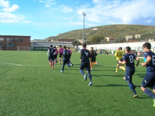 L'ingresso in campo delle squadre (foto Antimo Cusano)