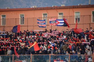 I tifosi della Casertana (Foto Giuseppe Melone)