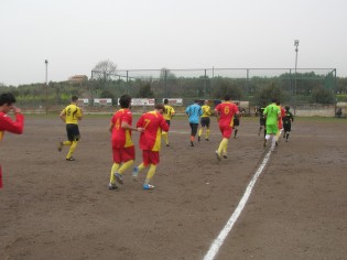 Ingresso in campo delle squadre (foto Antimo Cusano)