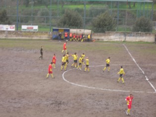 Esultanza dopo il gol di Fava (foto Antimo Cusano)