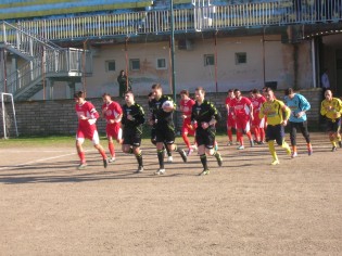 Ingresso in campo delle squadre (foto Antimo Cusano)