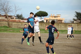 Un contrasto aereo del match