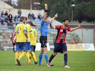 Nicola mancino ammonito domenica contro l'Ischia (Foto Giuseppe Melone)