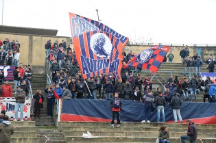 I tifosi del Cosenza (Foto Giuseppe Melone)