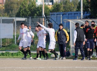 Angelino festeggia la tripletta contro il Cellole (Foto Gaetano Molaro)