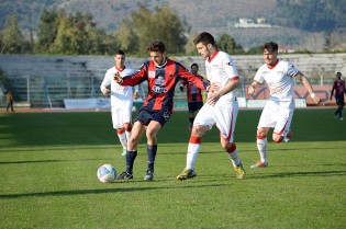 Simone De Marco in azione contro il Teramo (Foto Giuseppe Melone)