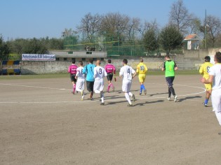 Ingresso in campo delle squadre (foto Antimo Cusano)