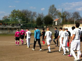 Ingresso in campo delle squadre (foto Antimo Cusano)