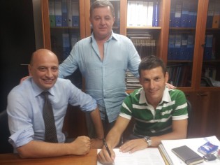 La firma di Davide Carrus (Foto Casertana fc)