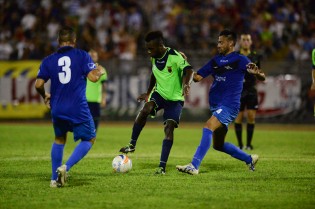 Adama Diakitè pronto ad entrare nella ripresa (Foto Giuseppe Melone)