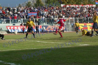 Il gol di Raucci in Casertana-Juve Stabia del 2003