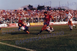 Un'azione di Casertana-Reggiana del 1991