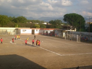 Vincenzo Russo calcia il rigore dell'1-3