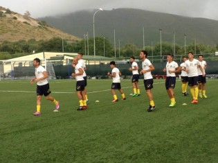 Una fase del riscaldamento pre partita a Vitulazio (foto Librace)