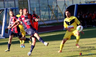 Bruno in azione contro l'Ischia (Foto Giuseppe Scialla)