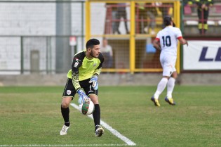 Forte portiere dell'Aversa (Foto Vincenzo Di Monda)