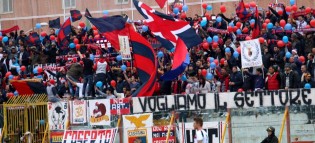 La tifoseria casertana (foto Giuseppe Scialla)