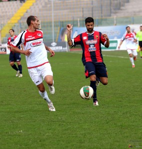 Mancino in azione contro il Foggia (Foto Giuseppe Melone)