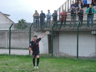 Alfredo Mingione dopo il goal al San Marco Trotti (foto Mario Fantaccione)