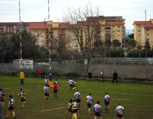 Marco Leonelli trova il varco giusto per andare in meta (foto: sportcasertano.it)