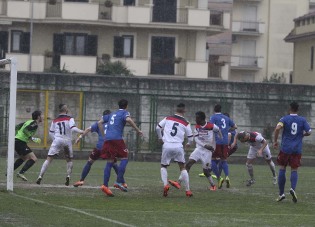 Il gol di Murolo contro l'Aversa (Foto Carozza)