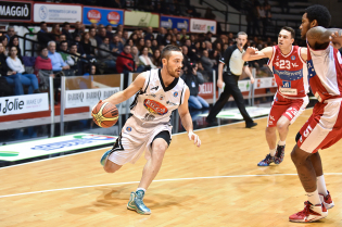 Avramov in azione (Foto Vincenzo Di Monda)