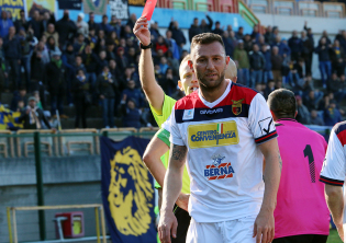 L'espulsione di Michele Murolo (Foto Giuseppe Scialla)