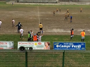 Esultanza di Rosi dopo il gol al San Marco Trotti (foto Antimo Cusano)