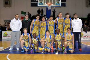 Under 14 della Virtus Curti 04 al completo