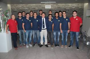 Pianura Volley Club, il presidente Mario Nappi con gli atleti