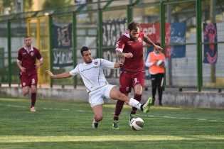 De Luca in azione l'anno scorso con l'Aversa (Foto Vincenzo Di Monda)