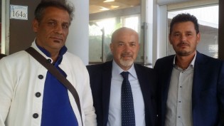 Da sinistra il ds Santamaria, mister Desimone e il dg Carozza