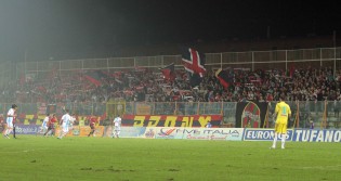 I tifosi della Casertana (Foto Gianfranco Carozza)